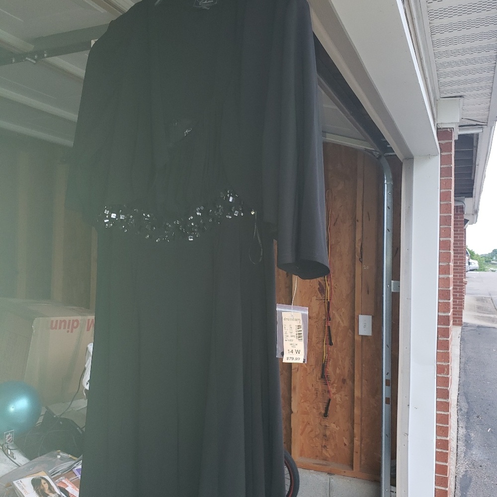 Dress - Picture 5 of 5